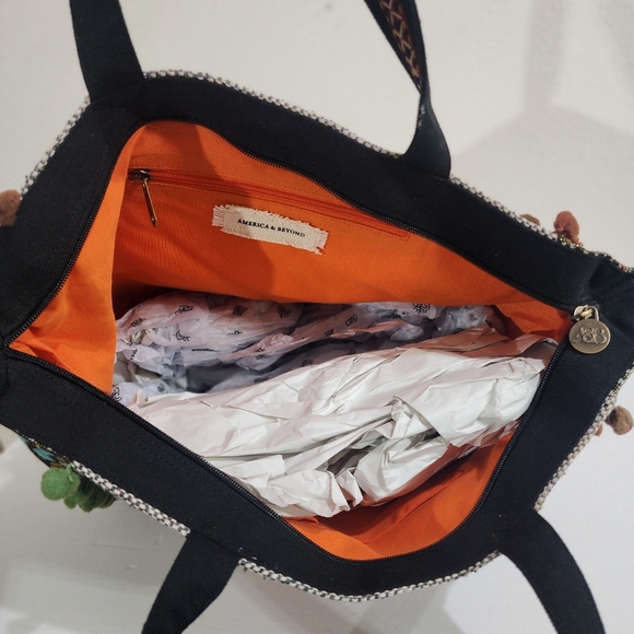 Embroidered Fox Tote Bag - Picture 4 of 6